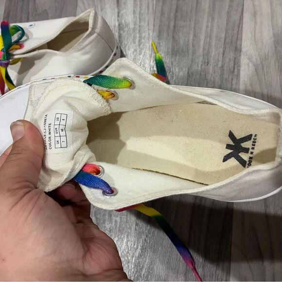 Kook n Keech White Sneakers with Rainbow Stripe & Gradient Laces – US 8 - Picture 4 of 6